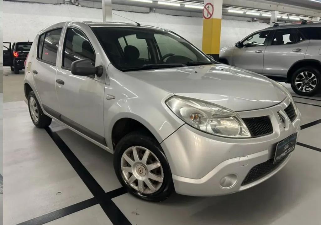RENAULT Sandero - Foto