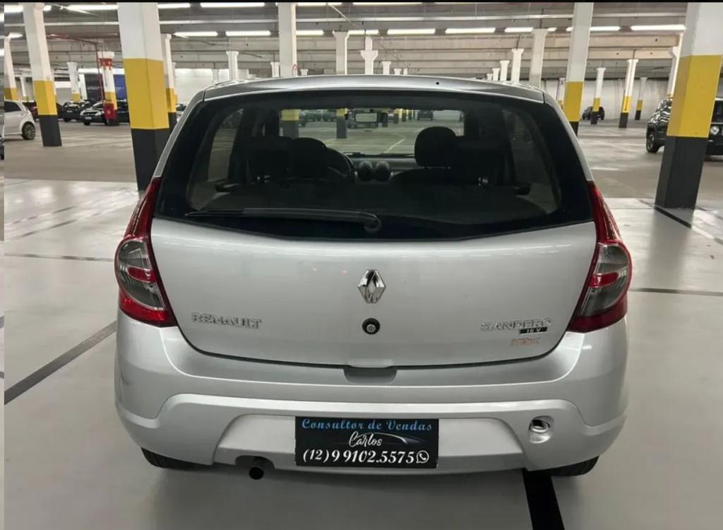 RENAULT Sandero - Foto
