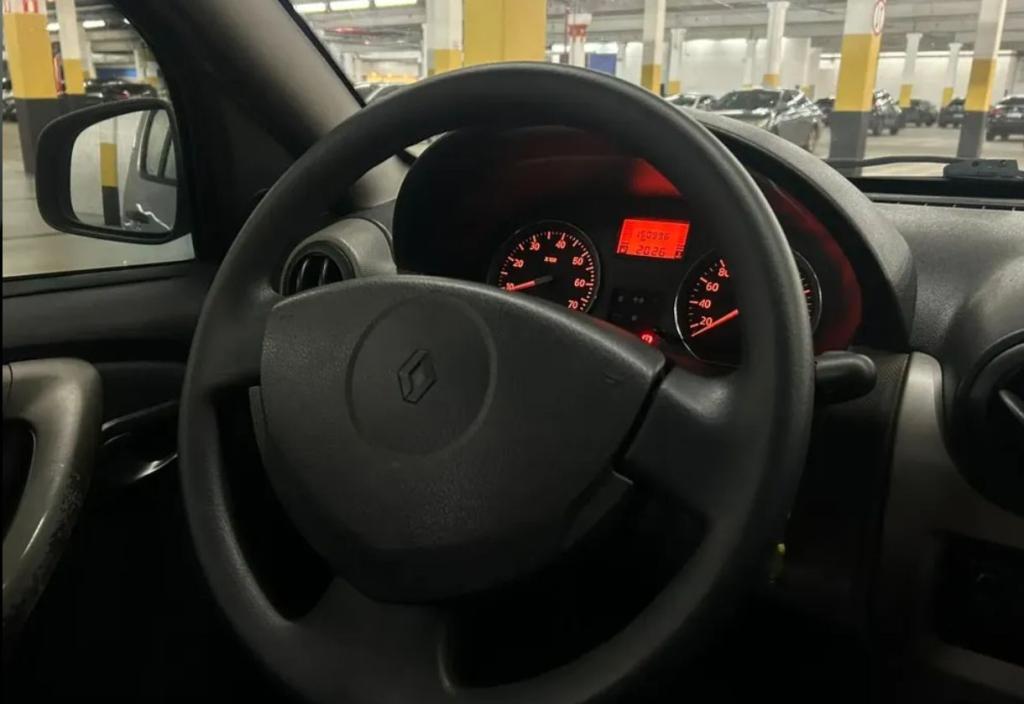 RENAULT Sandero - Foto