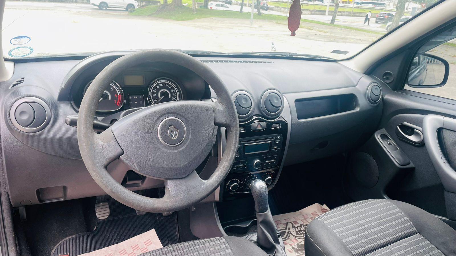 RENAULT Sandero - Foto
