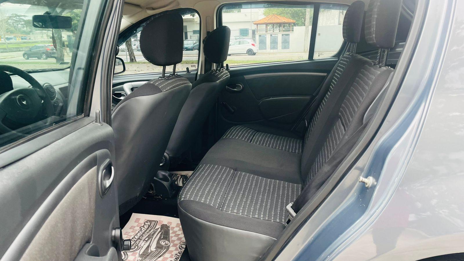 RENAULT Sandero - Foto