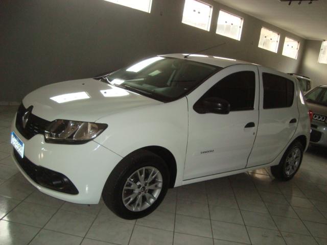 RENAULT Sandero - Foto