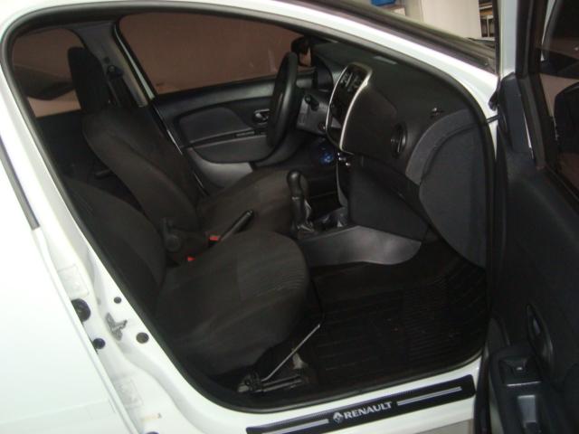 RENAULT Sandero - Foto