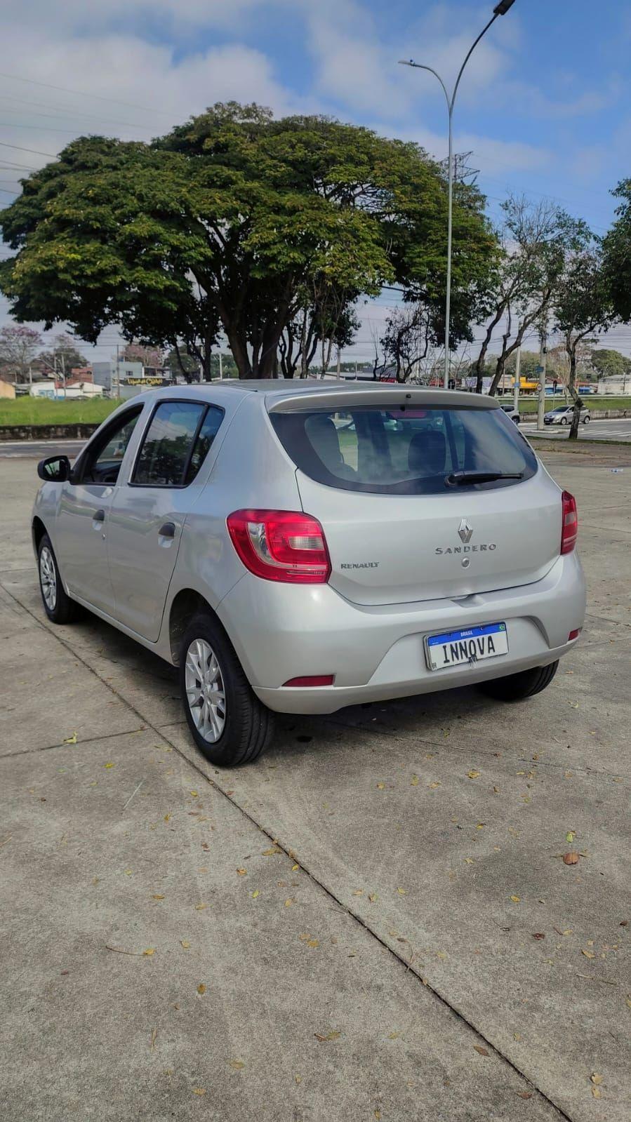 RENAULT Sandero - Foto