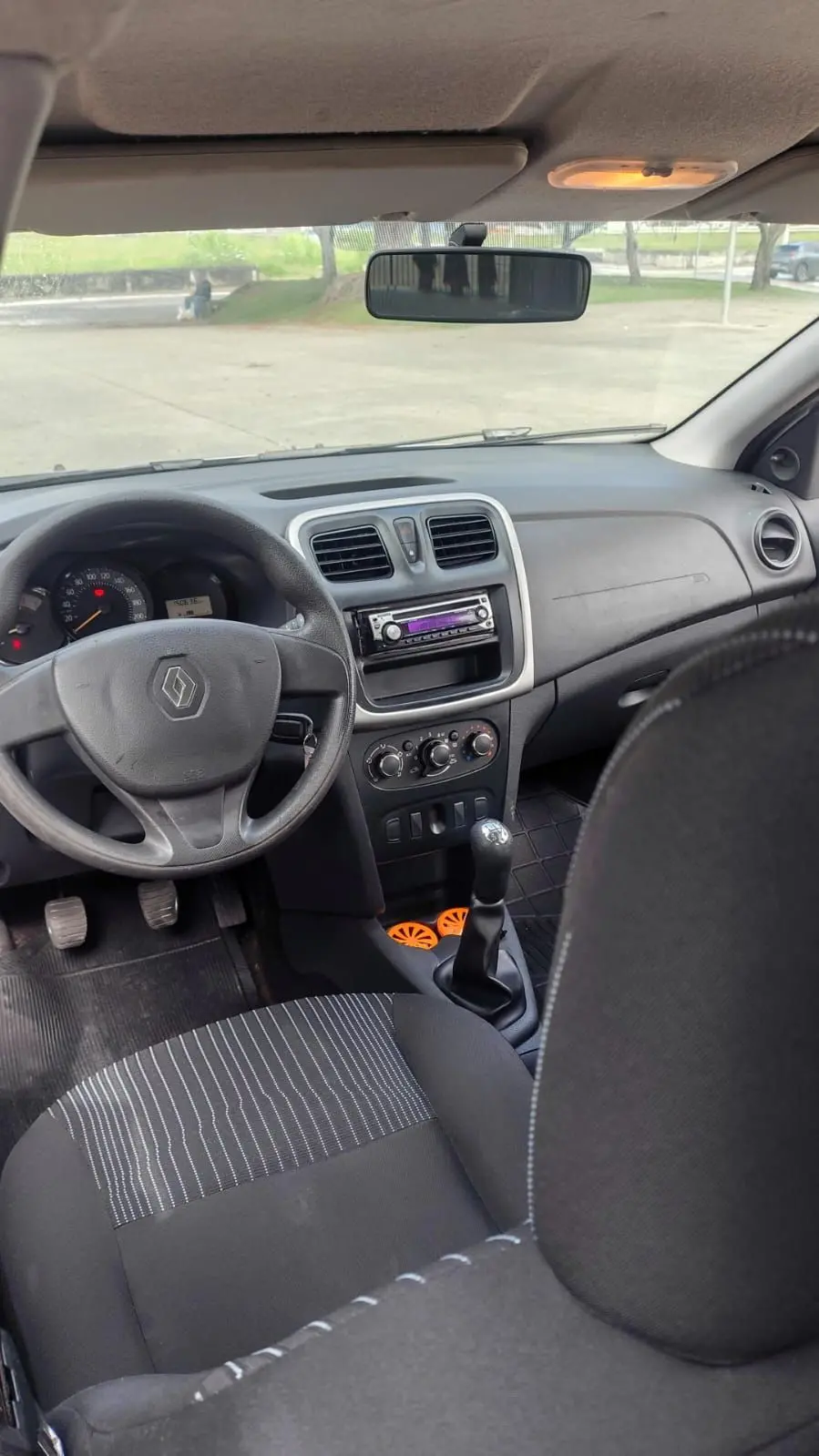 RENAULT Sandero - Foto