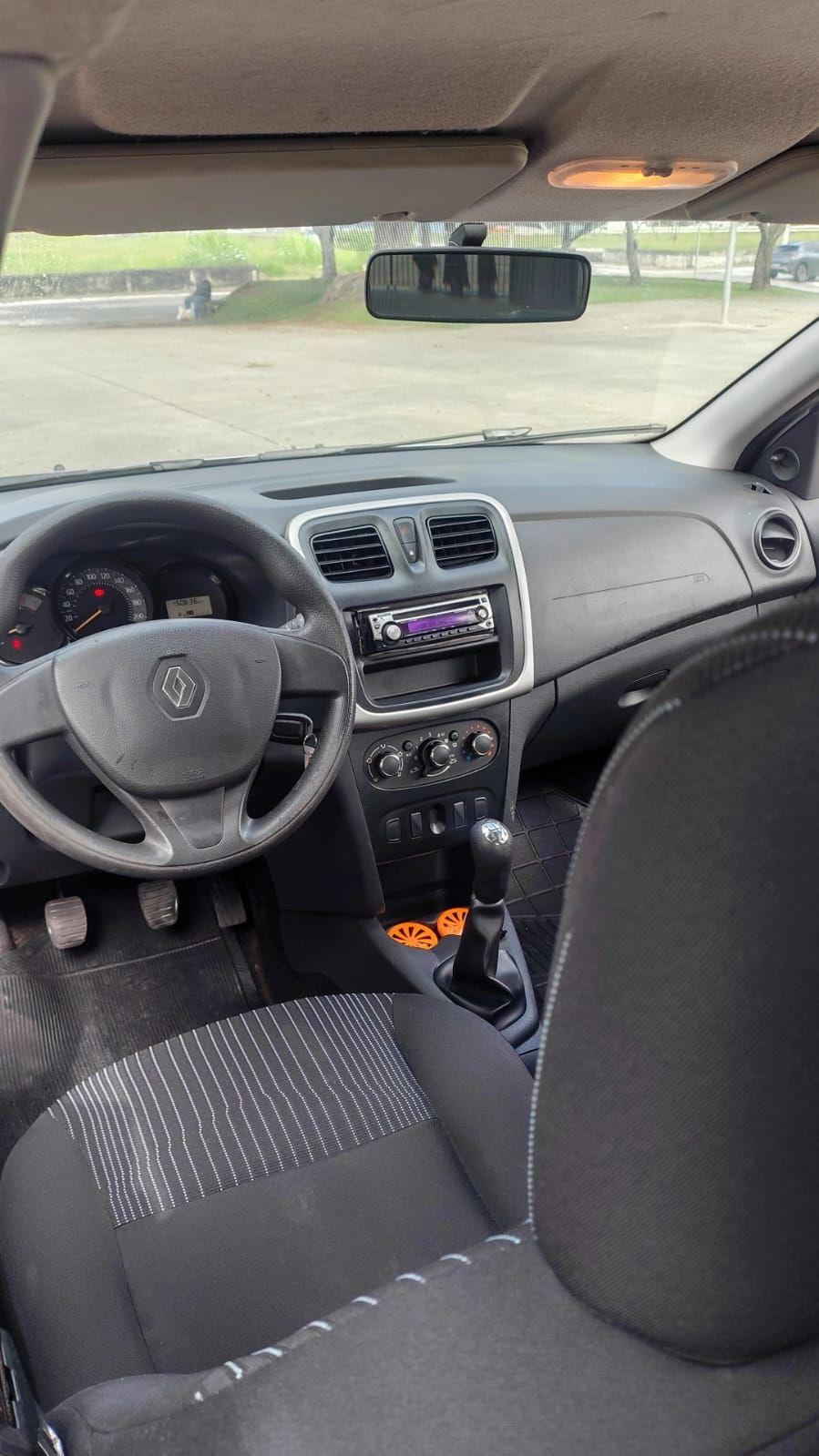 RENAULT Sandero - Foto