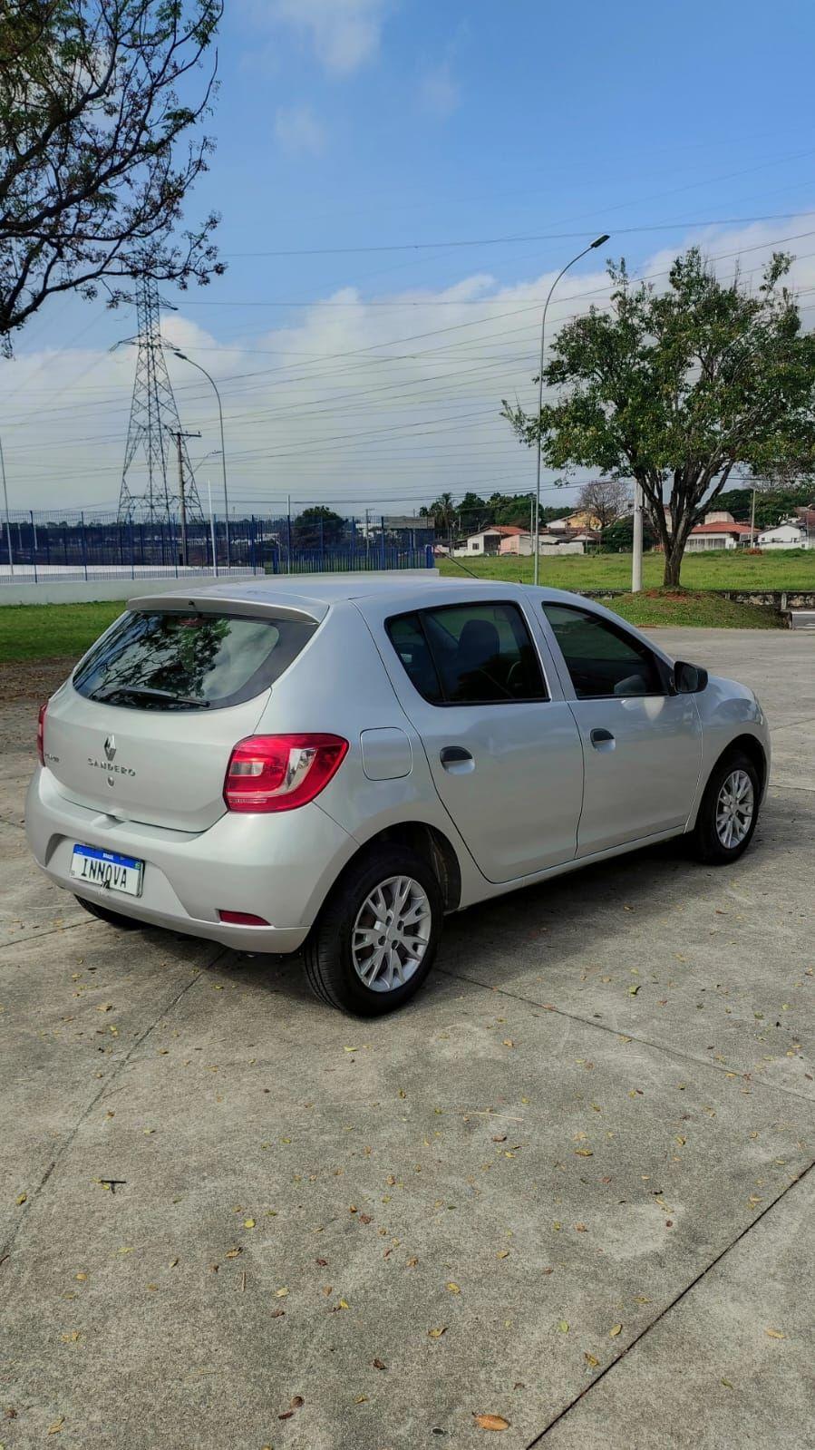 RENAULT Sandero - Foto