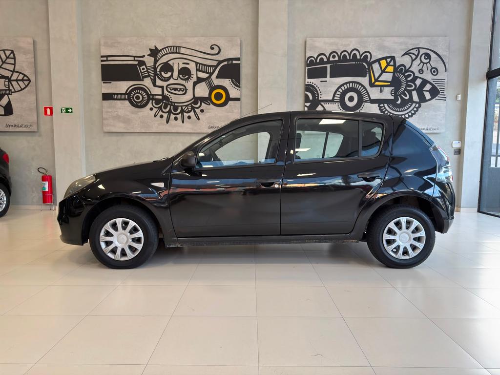 RENAULT Sandero - Foto