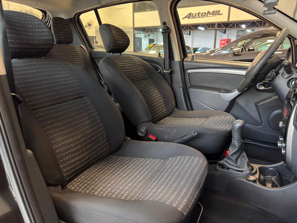 RENAULT Sandero - Foto
