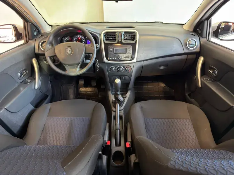 RENAULT Sandero - Foto