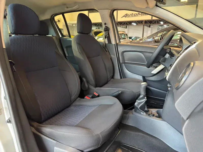RENAULT Sandero - Foto