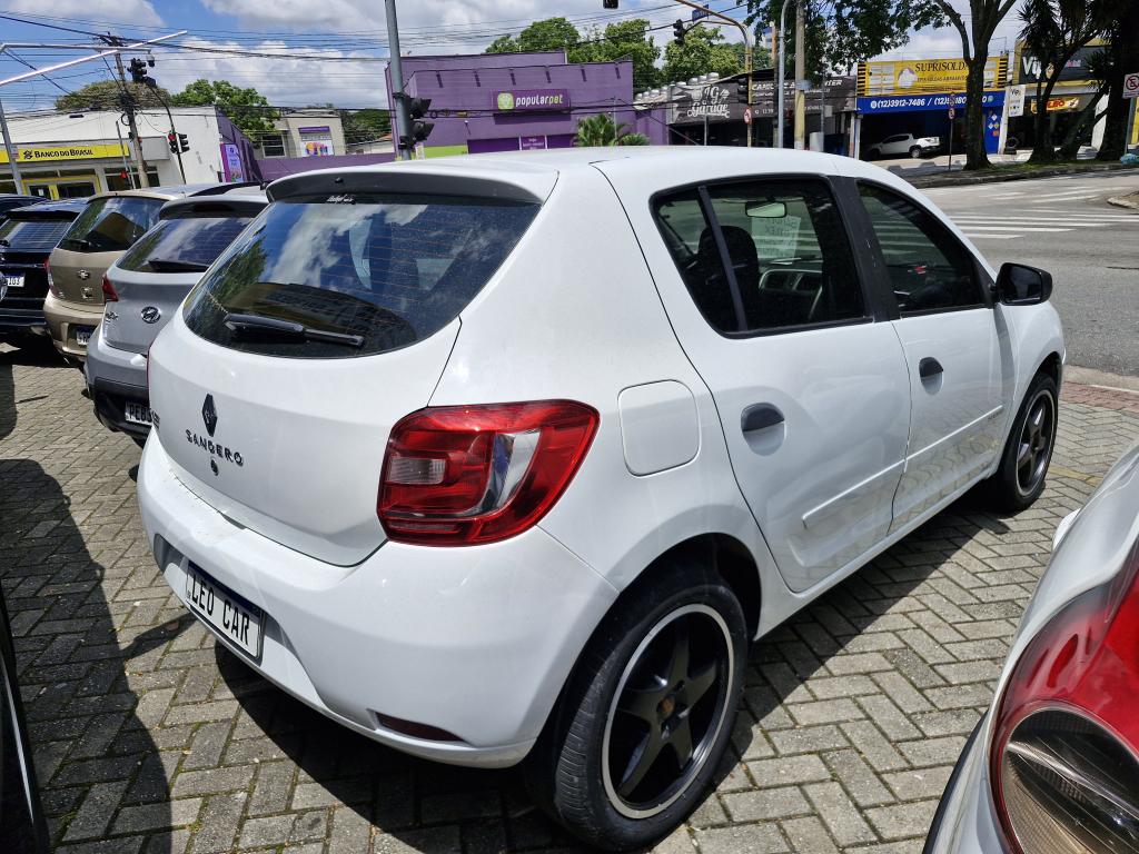 RENAULT Sandero - Foto