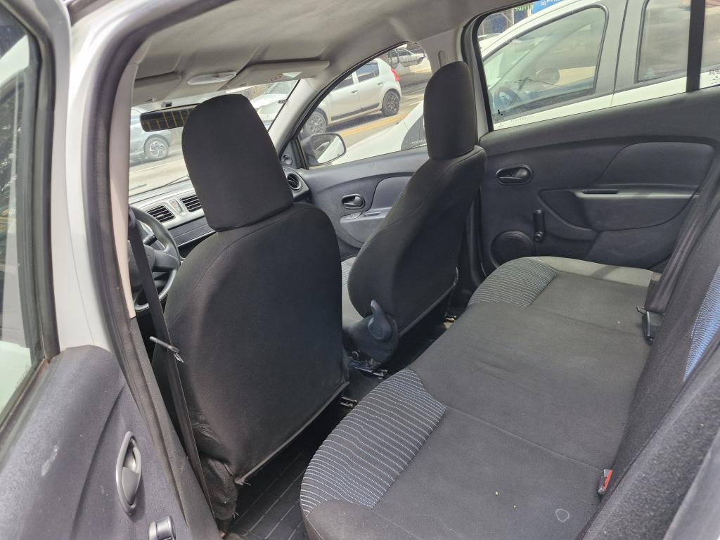 RENAULT Sandero - Foto
