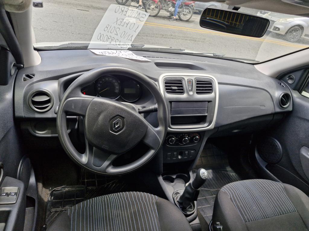 RENAULT Sandero - Foto