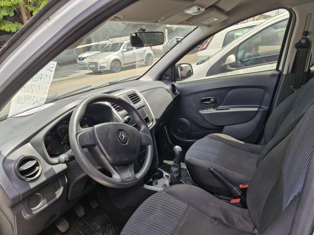 RENAULT Sandero - Foto