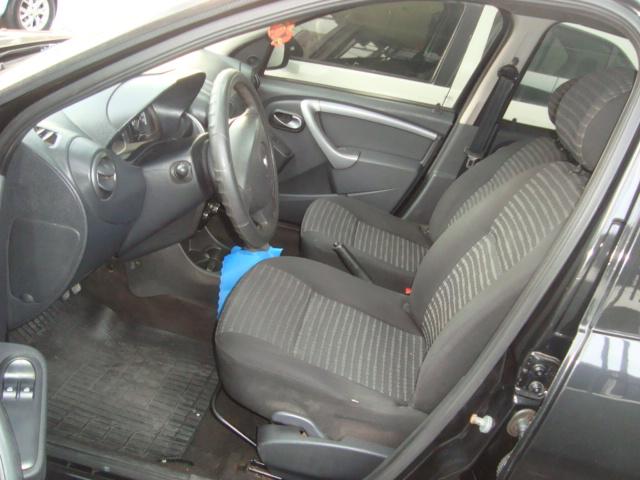 RENAULT Sandero - Foto