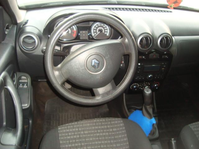 RENAULT Sandero - Foto