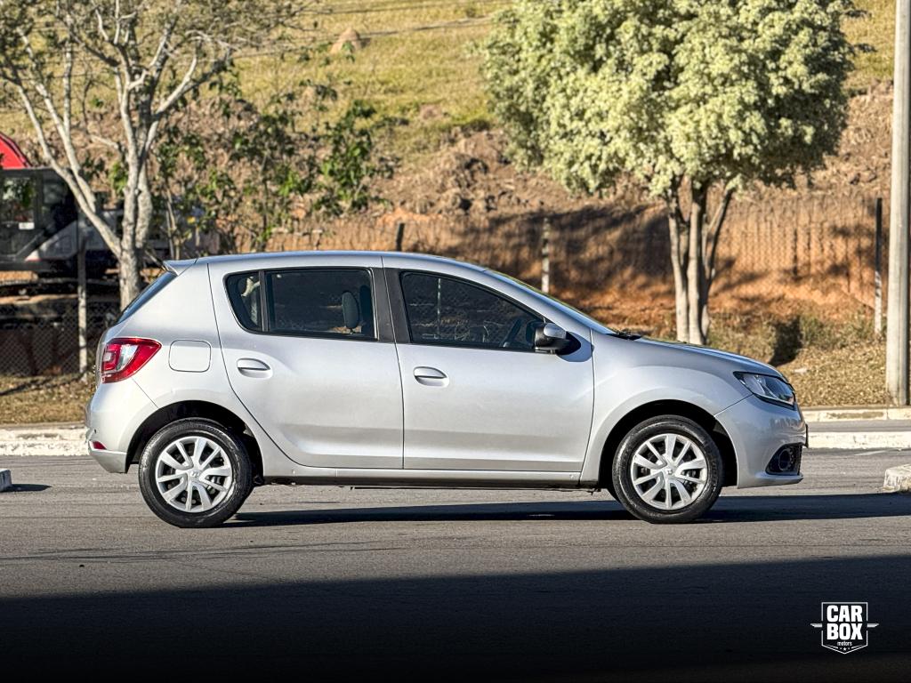 RENAULT Sandero - Foto