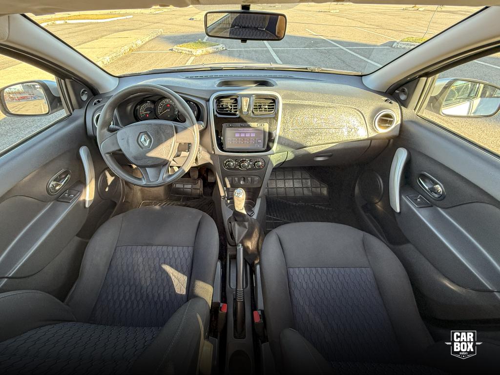 RENAULT Sandero - Foto