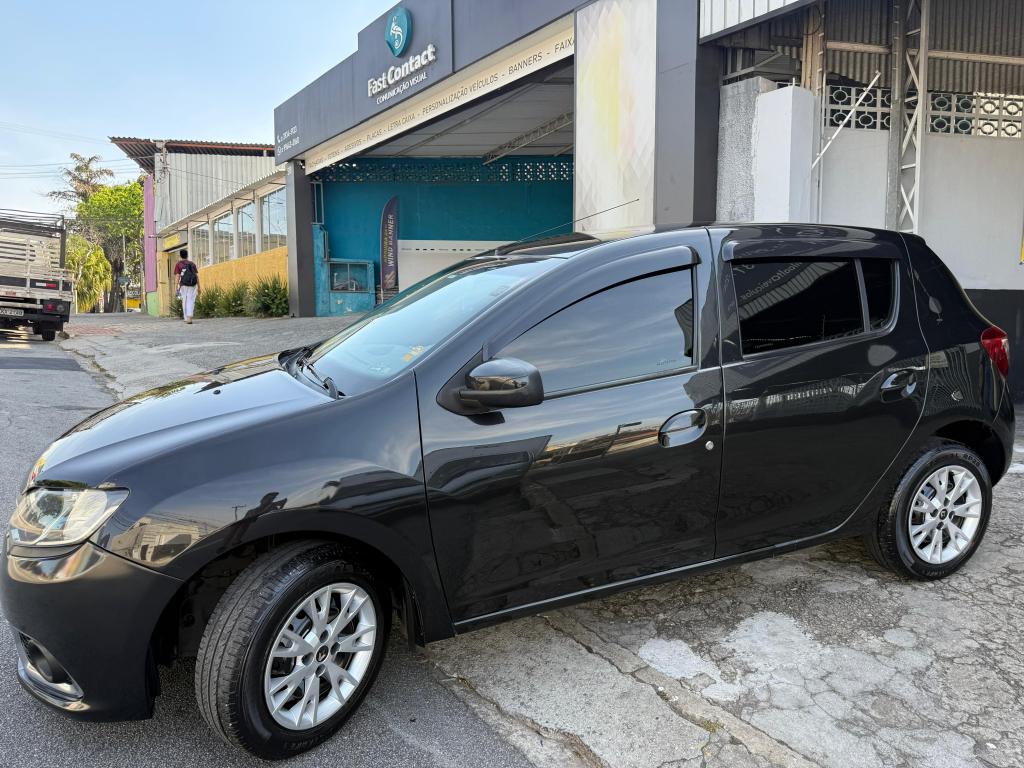 RENAULT Sandero - Foto