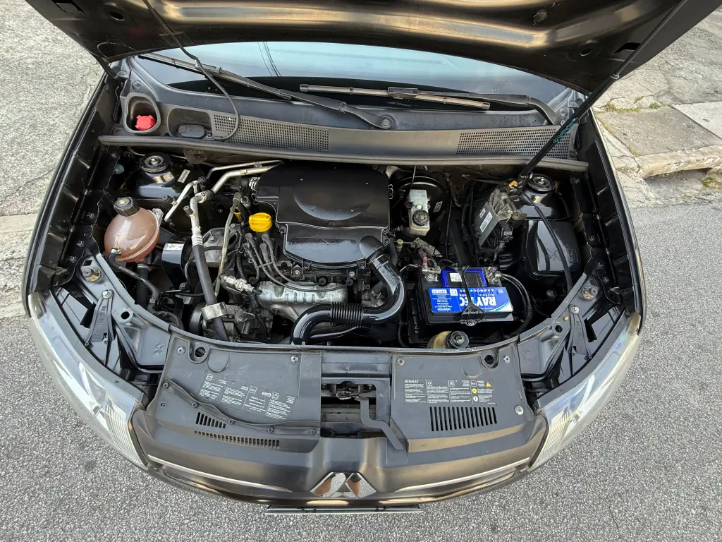 RENAULT Sandero - Foto