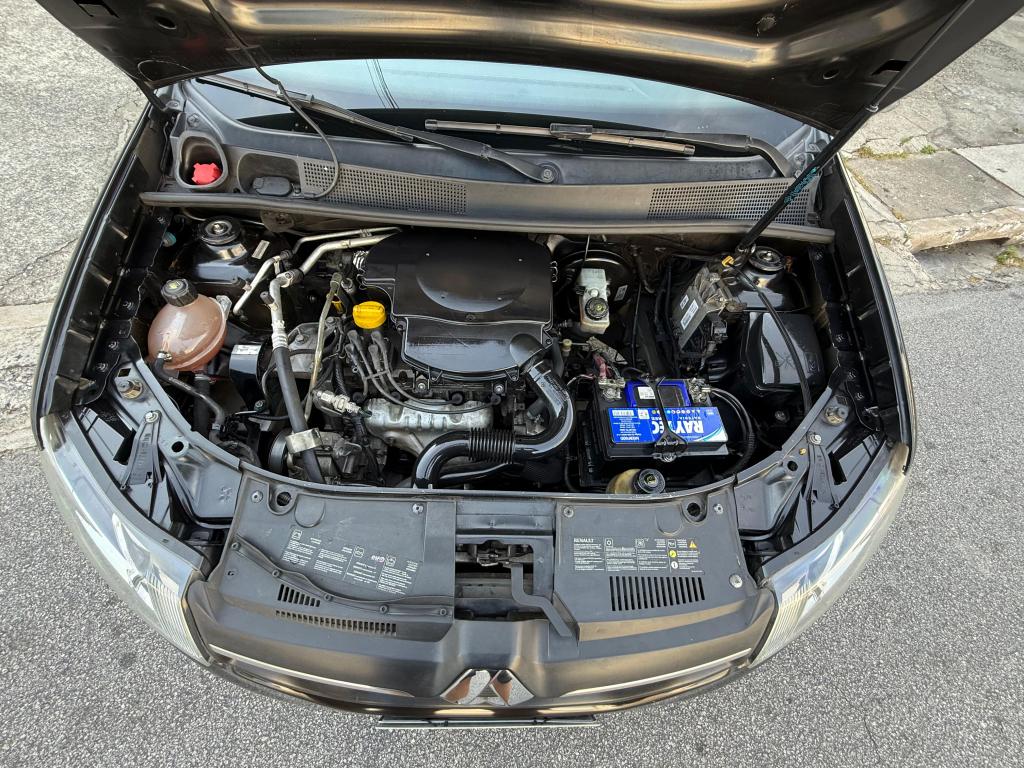 RENAULT Sandero - Foto