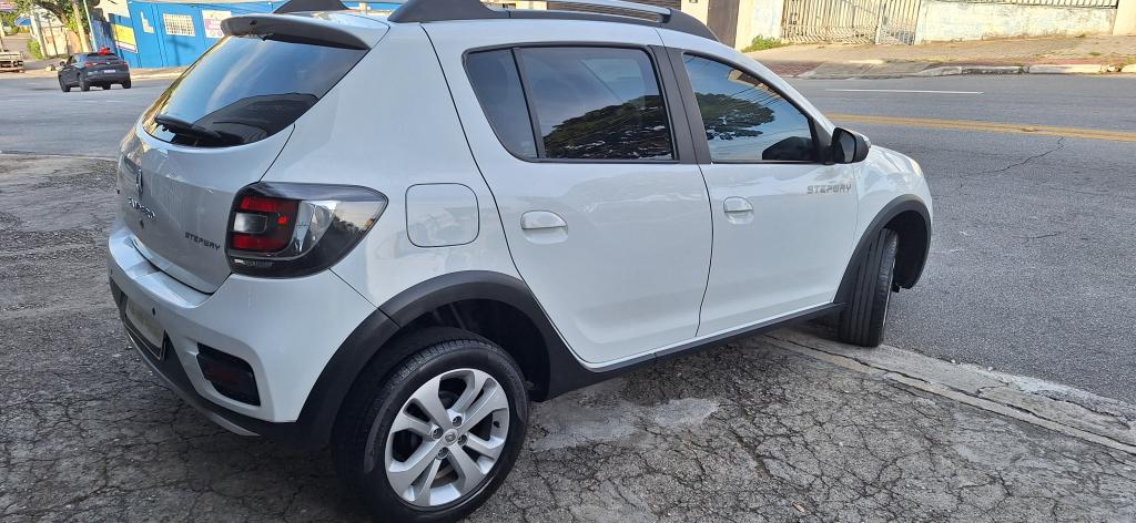 RENAULT Sandero - Foto