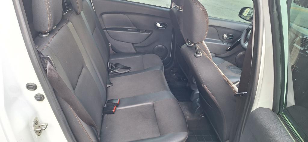 RENAULT Sandero - Foto