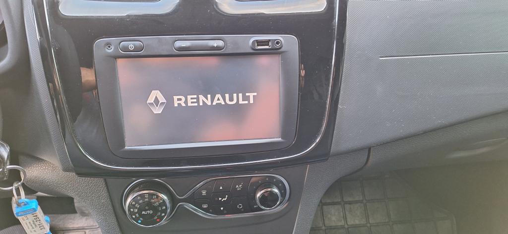 RENAULT Sandero - Foto