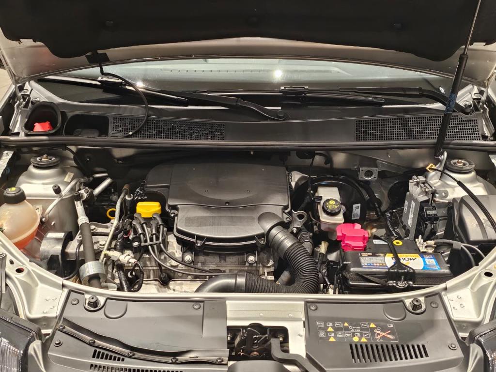 RENAULT Sandero - Foto