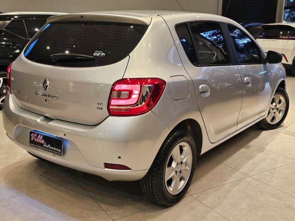 RENAULT Sandero - Foto