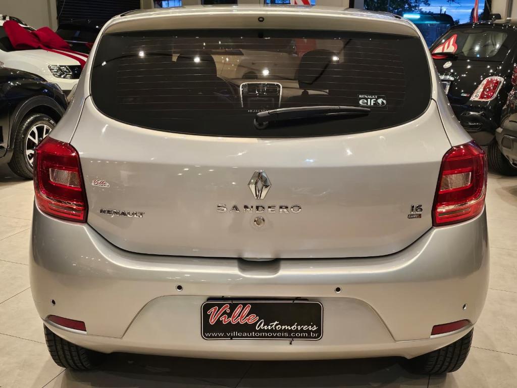 RENAULT Sandero - Foto