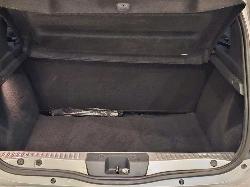 RENAULT Sandero - Foto