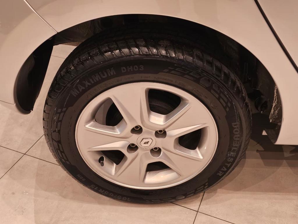 RENAULT Sandero - Foto