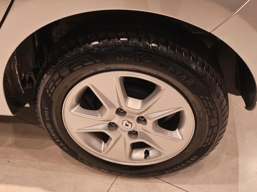 RENAULT Sandero - Foto