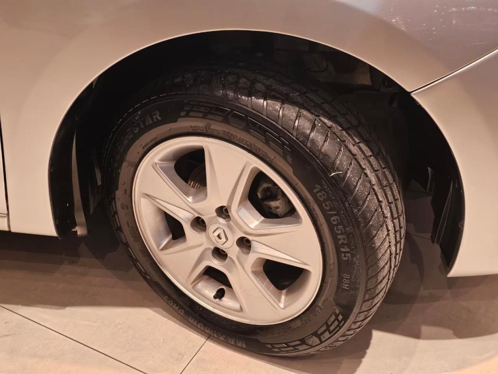 RENAULT Sandero - Foto