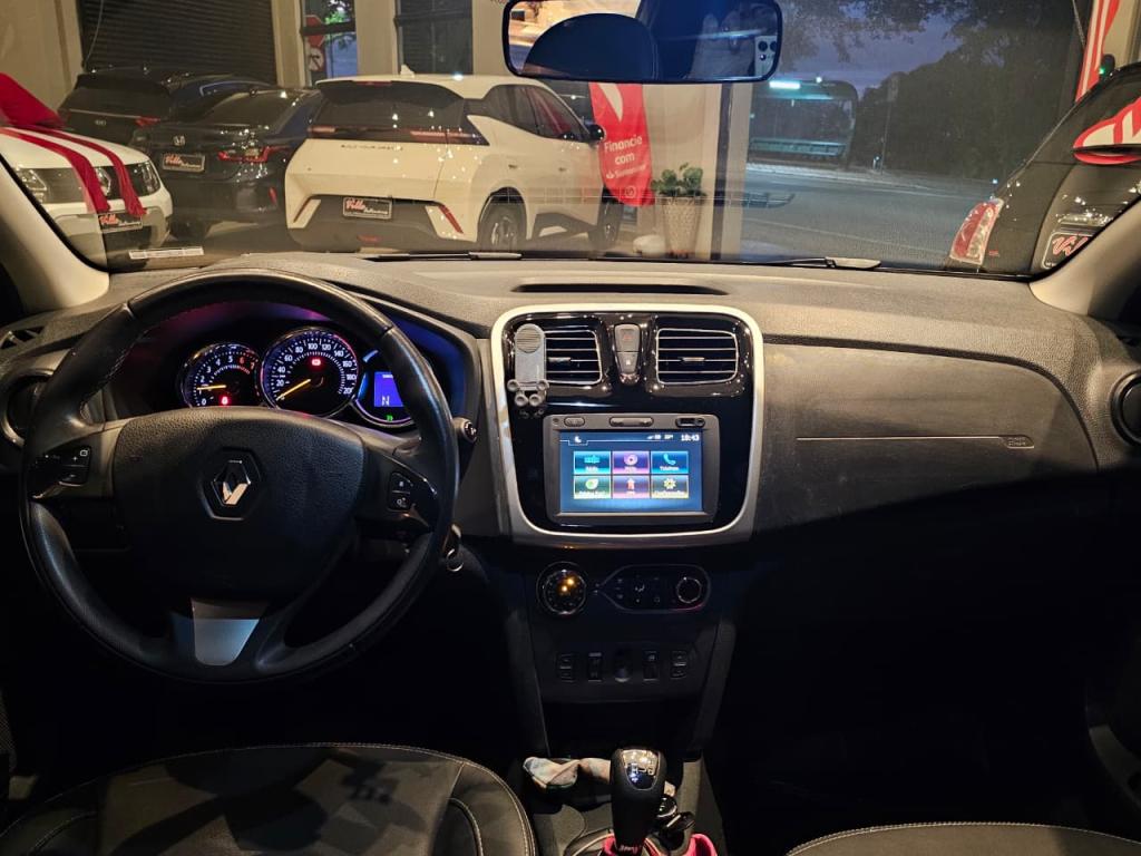 RENAULT Sandero - Foto