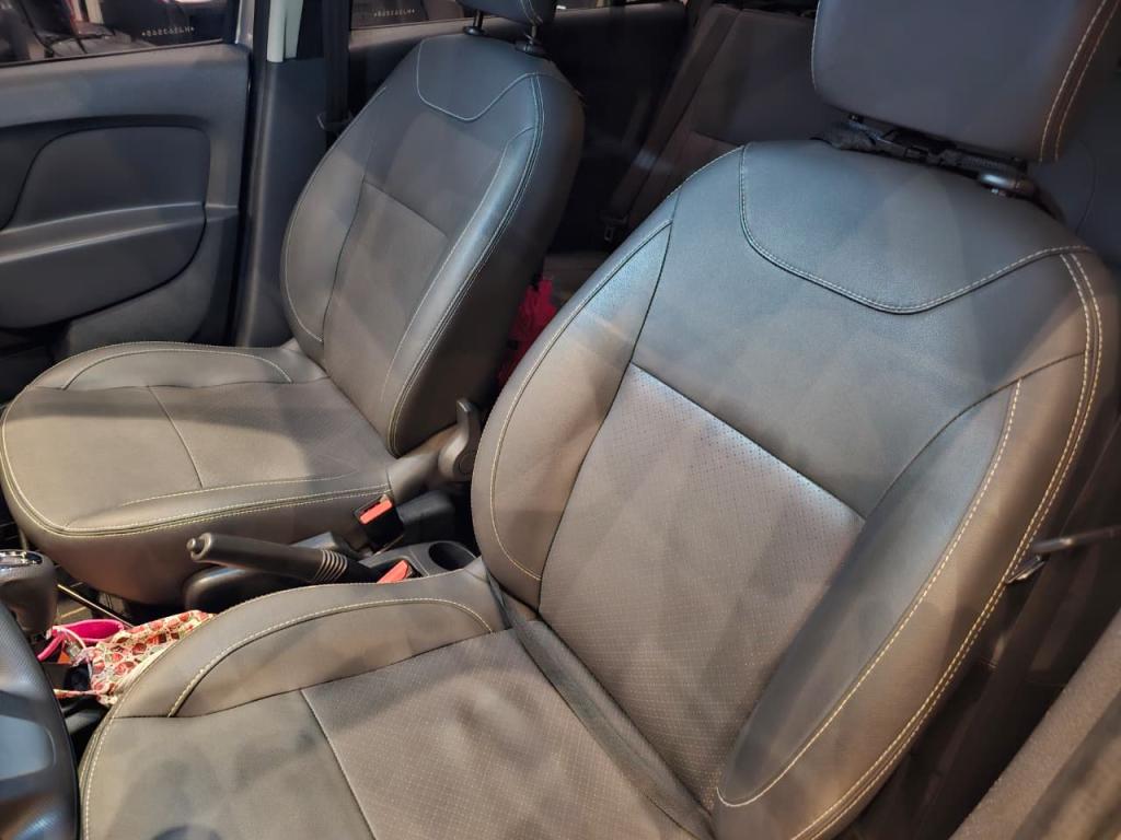 RENAULT Sandero - Foto