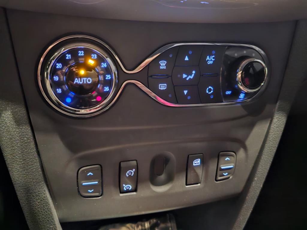 RENAULT Sandero - Foto