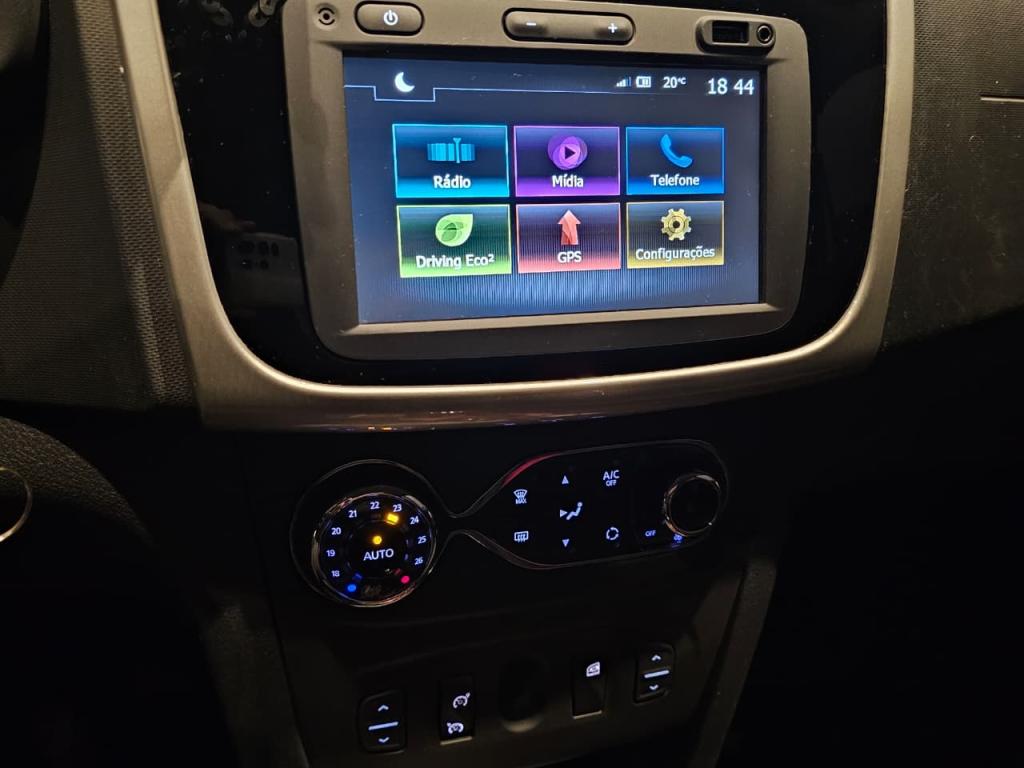 RENAULT Sandero - Foto