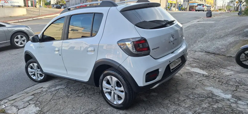 RENAULT Sandero - Foto