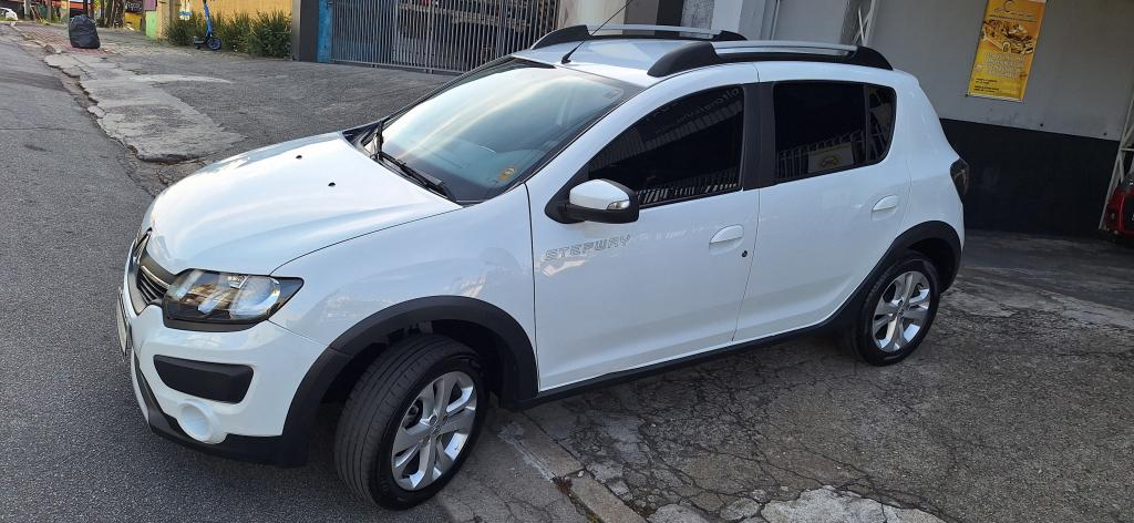 RENAULT Sandero - Foto