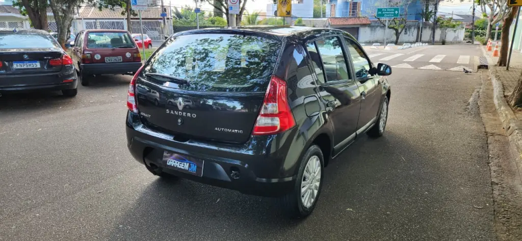 RENAULT Sandero - Foto