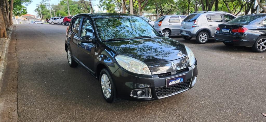 RENAULT Sandero - Foto