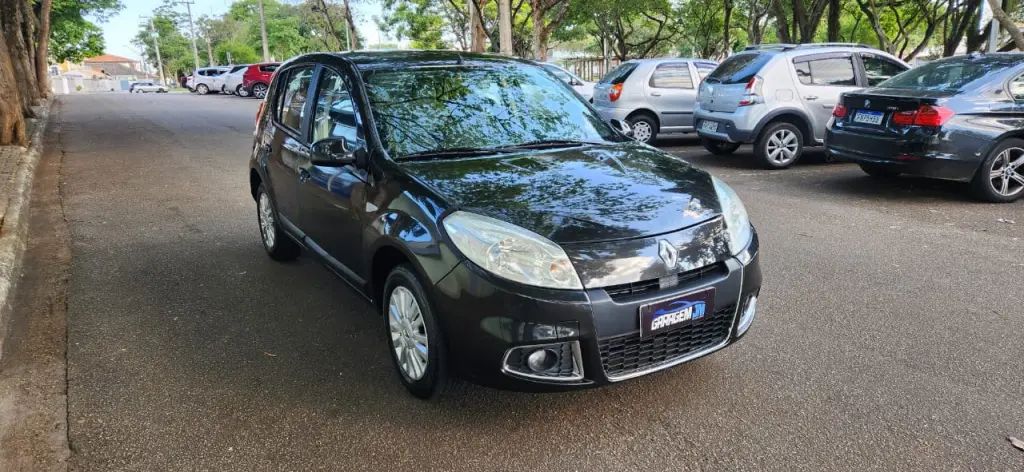 RENAULT Sandero - Foto