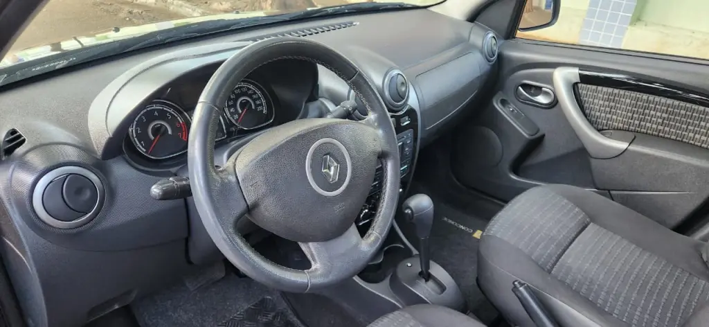 RENAULT Sandero - Foto