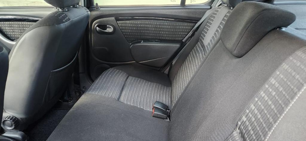 RENAULT Sandero - Foto