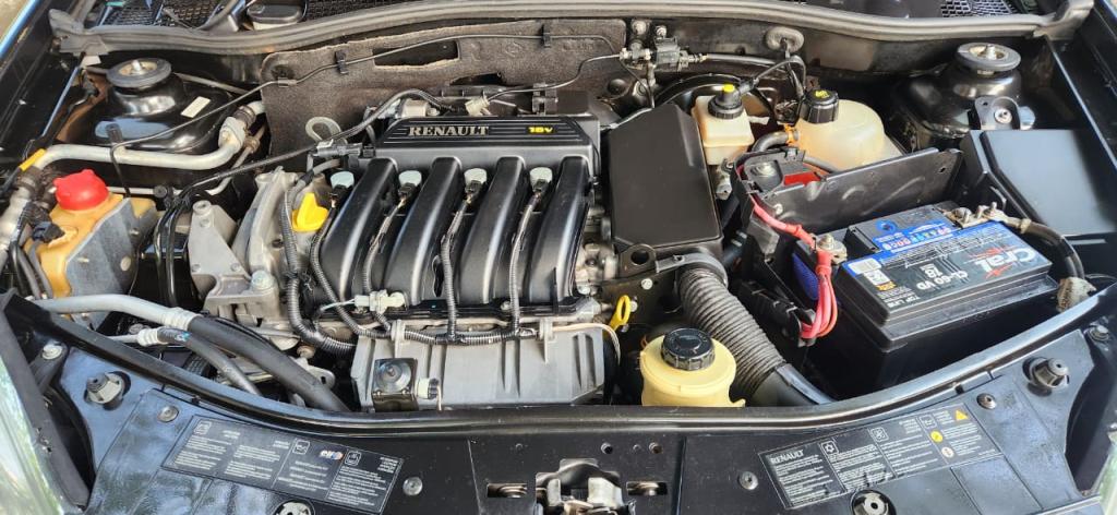 RENAULT Sandero - Foto