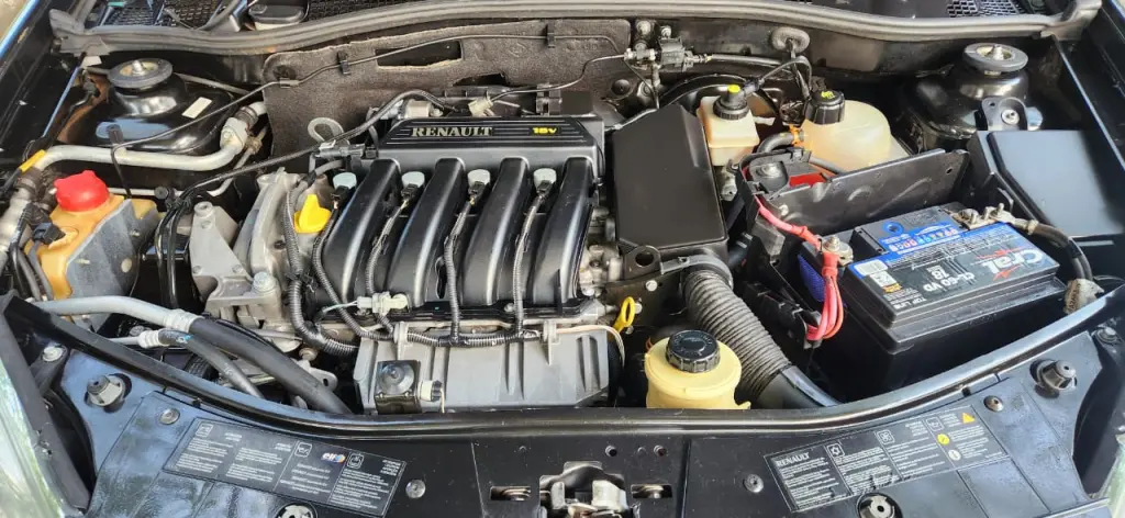 RENAULT Sandero - Foto