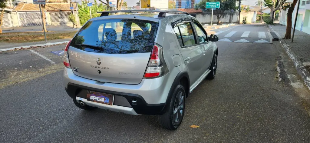 RENAULT Sandero - Foto